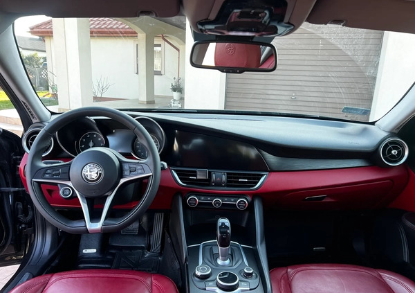 Alfa Romeo Giulia cena 84500 przebieg: 74500, rok produkcji 2017 z Warszawa małe 497